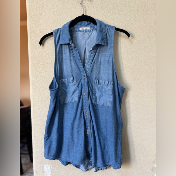 Bella Dahl sleeveless collared button down chambray shirt size medium - Picture 1 of 9